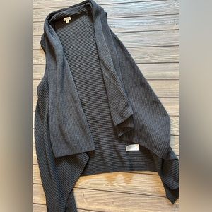 Long flowy sleeveless sweater vest- Gray size M